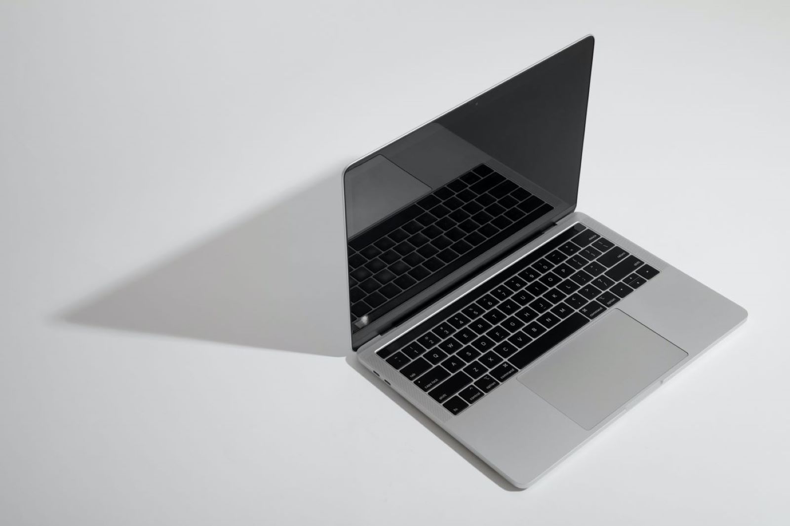 MacBook obsługujący nowy system